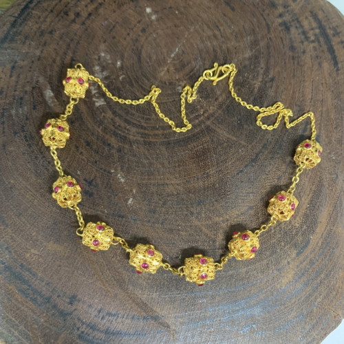 สร้อยคอ ปะวะหล่ำ พลอยแดง ฉลุลาย ครึ่งหน้า ทอง90 ความยาว 16 นิ้ว นน. 15.00 g