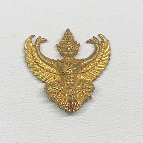 องค์พญาครุฑ อ.วราห์ รุ่น ๙ หน้า มหาเศรษฐี ปี 2553 เนื้อทองคำ ตอกโค้ด ๑๓๒ นน. 5.49 g