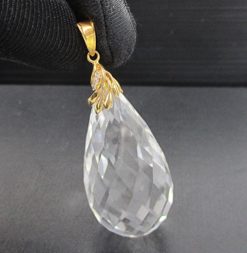 จี้ คริสตัล ทรงหยดน้ำ ฝังเพชร 3 เม็ด 0.03 กะรัต ทอง18K งานสวยมาก นน. 26.30 g