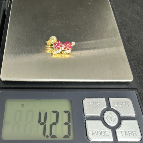 เข็มกลัด สุนัข ตามรกต ตัวทับทิม ฝังเพชร 31 เม็ด 0.20 กะรัต ทอง90 นน. 4.23 g 6