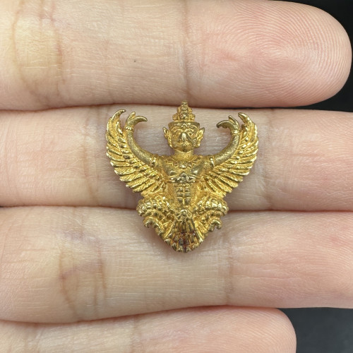 องค์พญาครุฑ อ.วราห์ รุ่น ๙ หน้า มหาเศรษฐี ปี 2553 เนื้อทองคำ ตอกโค้ด ๑๓๒ นน. 5.49 g 3