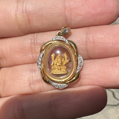 พระพิฆเนศวร เนื้อทองคำ กรอบทอง ฝังเพชร 17 เม็ด 0.10 กะรัต ทอง75% นน. 4.93 g 3