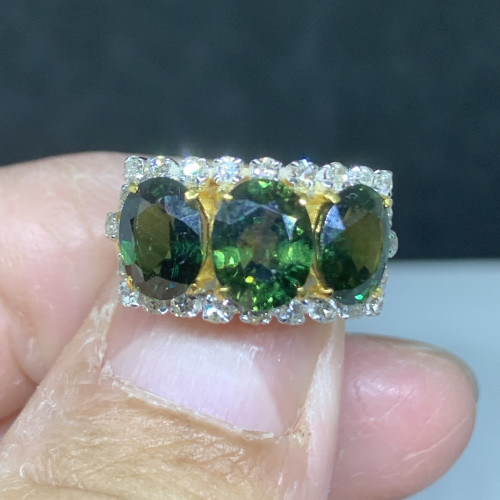 แหวน เขียวส่อง จันทบุรี ฝังเพชรกุหลาบ 26 เม็ด 0.26 กะรัต ทอง90 ขนาด 46.5 นน. 4.76 g