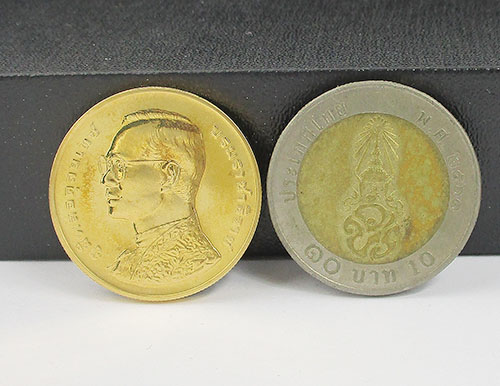 เหรียญทองคำ รัชกาลที่ 9 เฉลิมพระชนมพรรษา 6 รอบ ปี 2542 หลังเหรียญ 6000 บาท นน. 15.08 g 2