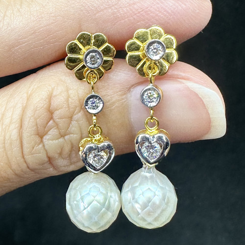 ต่างหู มุก ญี่ปุ่น 9 มิล Hanashinju เจียรเหลี่ยม ตุ้งติ้ง ฝังเพชร 6 เม็ด 0.26 กะรัต ทอง18K นน. 6.21