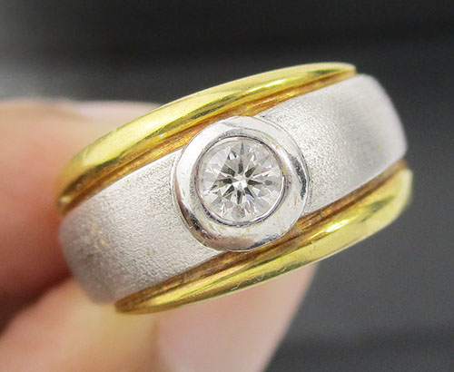 แหวน เพชรเดี่ยว 0.20 กะรัต ทอง18K ตัดลาย 2 กษัตริย์ เพชรสวย เล่นไฟ นน. 10.55 g
