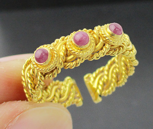 แหวน ทับทิม หลังเบี้ย 3 เม็ด ลายเกลียวเชือก ทอง90 งานเก่า หลุดจำนำ สวยมาก นน. 5.46 g