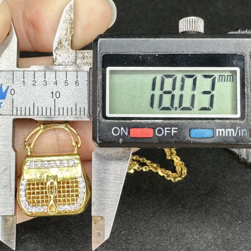 สร้อยคอ + จี้ กระเป๋า ฝังเพชร 25 เม็ด 0.25 กะรัต ทอง9K (37.5%) นน. 5.36 g 6