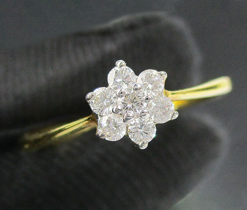 แหวน เพชร กระจุกดอกพิกุล เพชร 7 เม็ด 0.15 กะรัต ทอง18K งานสวยมาก นน. 1.66 g