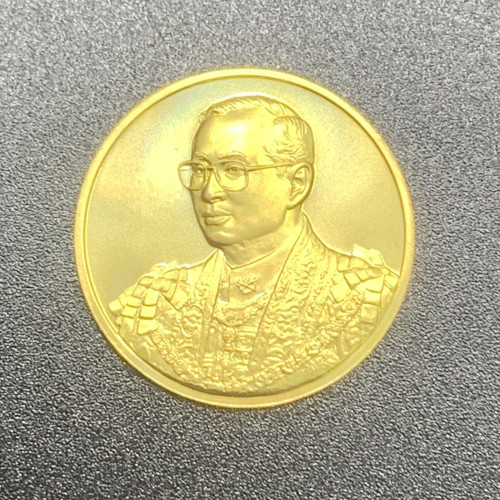 เหรียญ รัชกาลที่ 9 เฉลิมพระชนมพรรษา 7 รอบ 5 ธันวาคม 2554 เนื้อทองคำ นน. 10.13 g