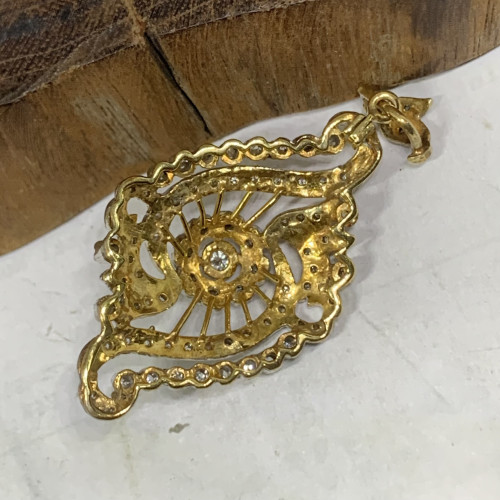 จี้ เพชรโบราณ 1 เม็ด 0.16 กะรัต ฝังเพชร 20/0.20 ct เพชรกุหลาบ 57/0.33 ct ทองK 2 สี (ทอง 31.48%) นน. 1