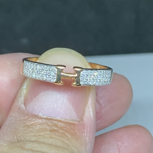 แหวน ตัว H นาก40 ฝังเพชรกุหลาบ 60 เม็ด 0.30 กะรัต ขนาด 58.5 นน. 1.92 g