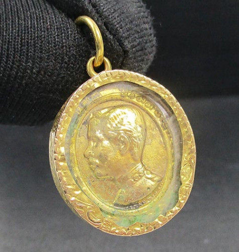 เหรียญ รัชกาลที่ 5 หลังพระสยามเทวาธิราช กะไหล่ทอง เลี่ยมทองเก่า นน. 6.80 g