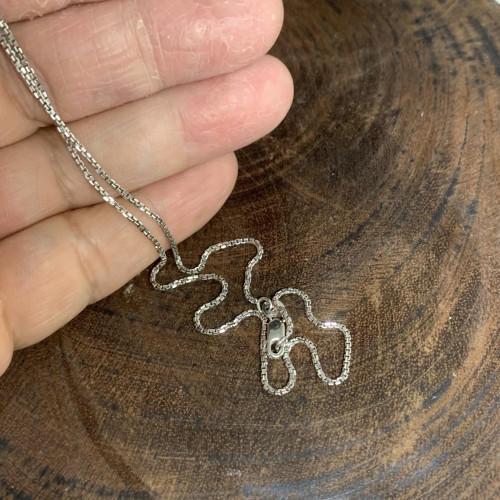 สร้อยคอ อิตาลี750 ทอง18Kขาว ลายโซ่เหลี่ยม รอบเส้น ความยาว 16 นิ้ว นน. 3.27 g 3