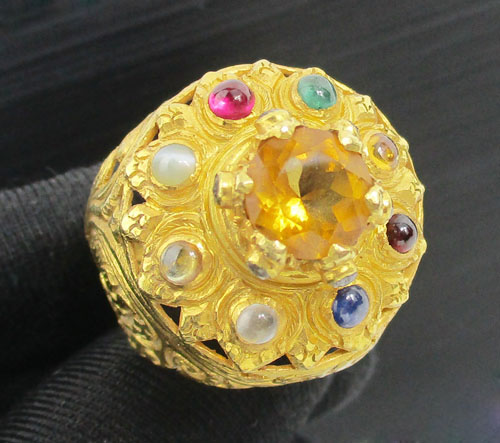 แหวน พลอยเหลือง ล้อมพลอยนพเก้า ฉลลาย รอบวง ทอง90 งานสวยมาก นน. 24.11 g