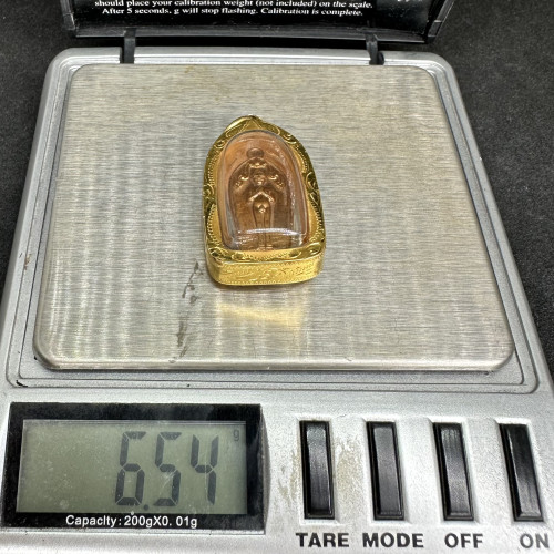 เหรียญ ไอ้ไข่ เด็กวัดเจดีย์ เนื้อทองแดง ปี 2562 เลี่ยมทองเก่า นน. 6.54 g 6