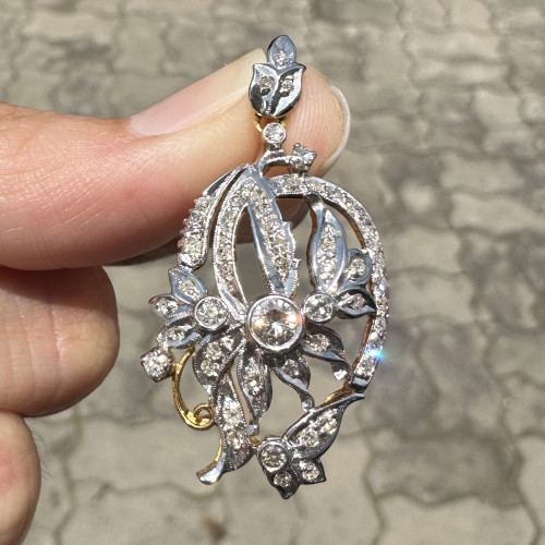 จี้ เพชรโบราณ 0.20 กะรัต ฝังเพชรกุหลาบ 53 เม็ด 0.60 กะรัต ทองK 2 สี นน. 3.92 g