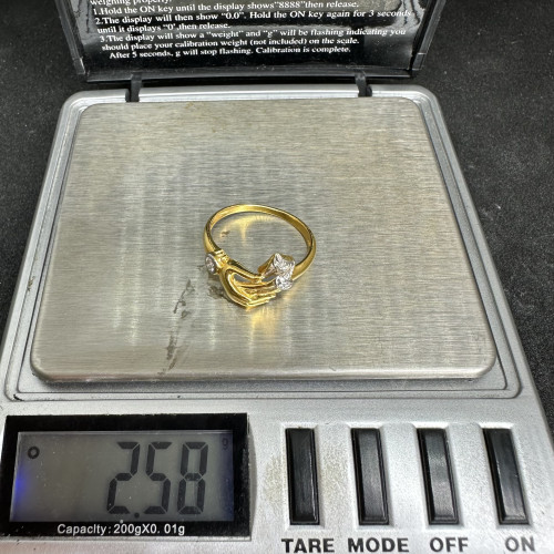 แหวน รูปมือ ฝังเพชร 8 เม็ด 0.13 กะรัต ทอง18K งานสวยมาก นน. 2.58 g 8