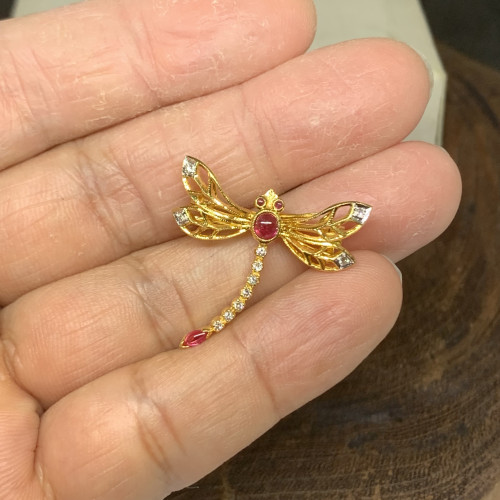 จี้ + เข็มกลัด แมลงปอ ฝังทับทิม ปีกฝังเพชร 11 เม็ด 0.11 กะรัต ทอง18K นน. 4.00 g 3