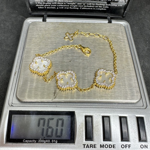 สร้อยข้อมือ มุก ลายดอกไม้ ฝังเพชร 72 เม็ด 0.47 กะรัต ทอง18K งานสวยมาก นน. 7.60 g 7