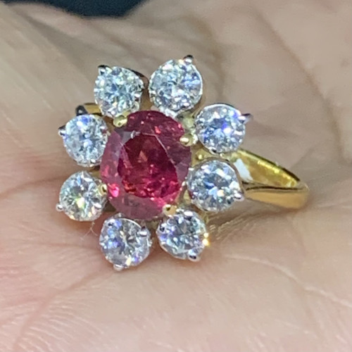 แหวน ทับทิม สยาม  2.10 กะรัต ล้อมเพชร 8/1.44 กะรัต ทอง14K พร้อม Cert. ขนาด 55 นน. 4.09 g