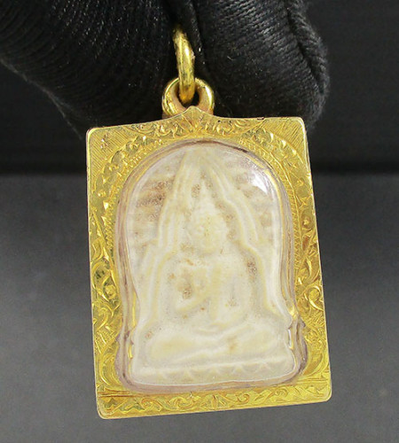 พระผงของขวัญ วัดปากน้ำ ภาษีเจริญ เลี่ยมทองเก่า ปิดหลัง นน. 9.32 g