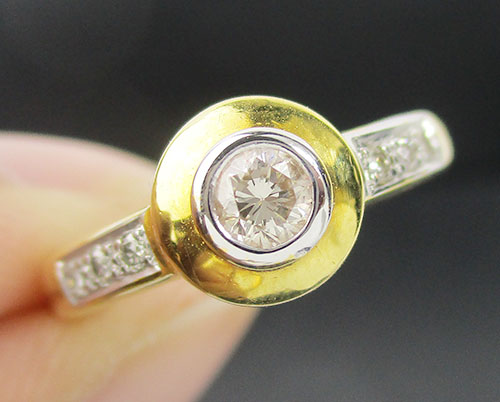 แหวน เพชรเดี่ยวชู 0.18 กะรัต ฝังเพชรข้าง 6 เม็ด 0.06 กะรัต ทอง18K งานสวยมาก นน. 4.50 g