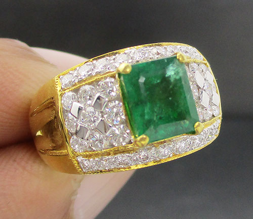 แหวน มรกต แซมเบีย ฝังเพชร 36 เม็ด 0.72 กะรัต ทอง90 งานสวยมาก นน. 9.03 g