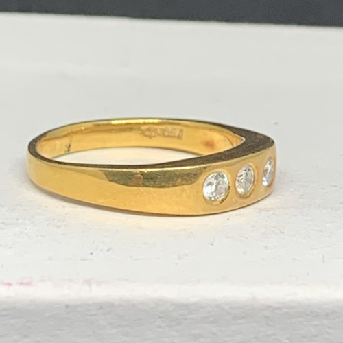 แหวน เพชรแถว 3 เม็ด 0.15 กะรัต ทอง18K งานเก่า หลุดจำนำ นน. 5.60 g 2