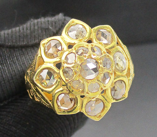 แหวน บัวคว่ำ เพชรซีก ลูกโลก ทอง90 งานเก่า หลุดจำนำ สวยมาก นน. 4.70 g