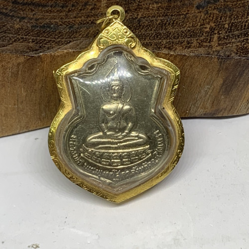 เหรียญ หลวงพ่อพระพุทธโสธร หลัง ภปร. ปี 2509 เนื้ออัลปาก้า เลี่ยมทอง 75-90% นน. 10.11 g