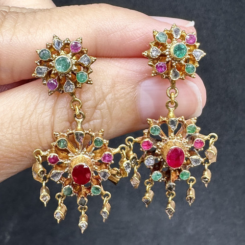 ต่างหู 3 สี ทับทิม มรกต เพชรซีก ฉลุลาย ระย้า ตุ้งติ้ง ทอง90 นน. 7.68 g