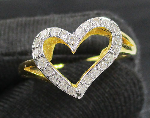 แหวน หัวใจ ฉลุลาย ฝังเพชร 23 เม็ด 0.23 กะรัต ทอง18K งานสวยมาก นน. 2.80 g