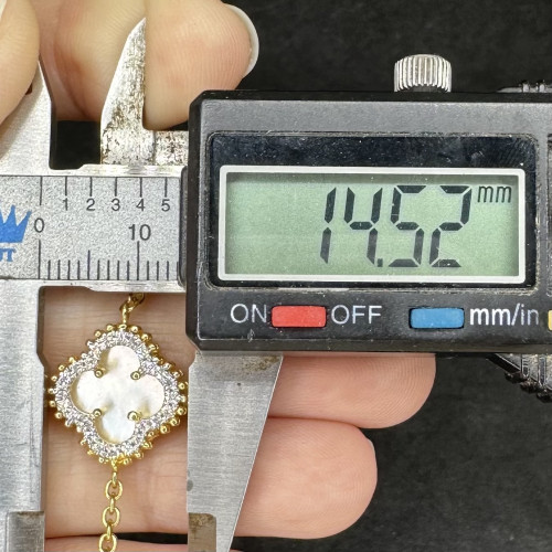 สร้อยข้อมือ มุก ลายดอกไม้ ฝังเพชร 72 เม็ด 0.47 กะรัต ทอง18K งานสวยมาก นน. 7.60 g 6
