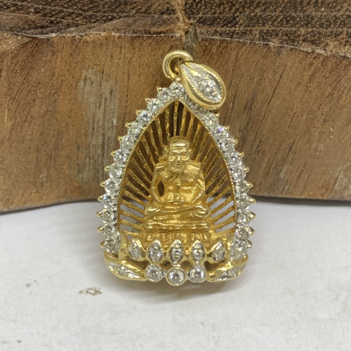 หลวงปู่ทวด วัดช้างให้ เนื้อทองคำ ฝังเพชร 37 เม็ด 0.50 กะรัต ทอง90 นน. 7.18 g