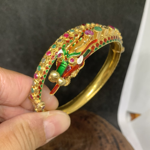 กำไล มังกร 3 สี ทองลงยา ฝังทับทิม มรกต เพชรซีก ทอง90 ความกว้าง 5.70 ซม. นน. 36.37 g