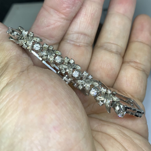 สร้อยข้อมือ เพชร 7/0.70 ct ฝังเพชรกุหลาบ 35/0.35 ct งานปาหะ ความยาว 17.50 ซม. นน. 14.32 g