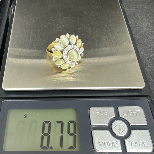แหวน ไพฑูรย์ ตาแมว ซีลอน ฝังเพชร 26/0.75 ct ทอง18K ขนาด 56.5 พร้อม Cert. นน. 8.79 g 9