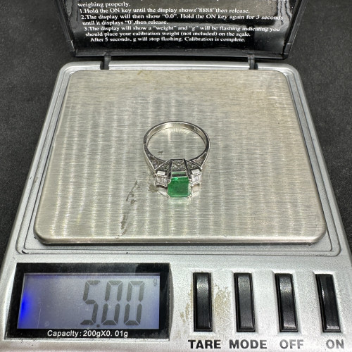 แหวน มรกต 0.88 กะรัต ฝังเพชร Baguette 2 เม็ด 0.40 กะรัต Platinum Pt900 งานสวยมาก นน. 5.00 g 9