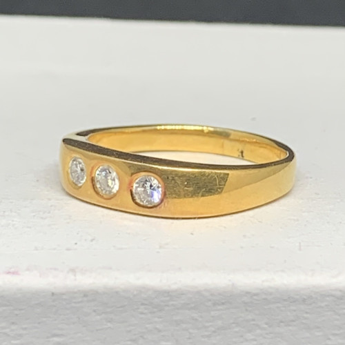 แหวน เพชรแถว 3 เม็ด 0.15 กะรัต ทอง18K งานเก่า หลุดจำนำ นน. 5.60 g 1