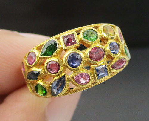 แหวน พลอยหลายสี เจียร แฟนซี ฉลุลาย ทอง90 งานสวยมาก นน. 4.62 g