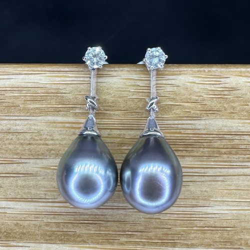 ต่างหู มุก South Sea สีเทา 9 มิล ฝังเพชร 2/0.24 ct งานPt930 แป้นPt990 นน. 5.57 g