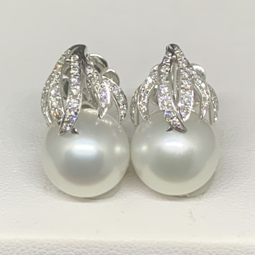 ต่างหู มุก South Sea สีขาว 11.93 มิล ฝังเพชร 62 เม็ด 0.62 กะรัต ทอง18K นน. 11.97 g