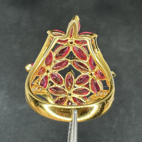 แหวน ทับทิม พม่า ดอกไม้ ฝังเพชร 26 เม็ด 0.40 กะรัต ทอง90 ขนาด 55 นน. 9.91 g 2