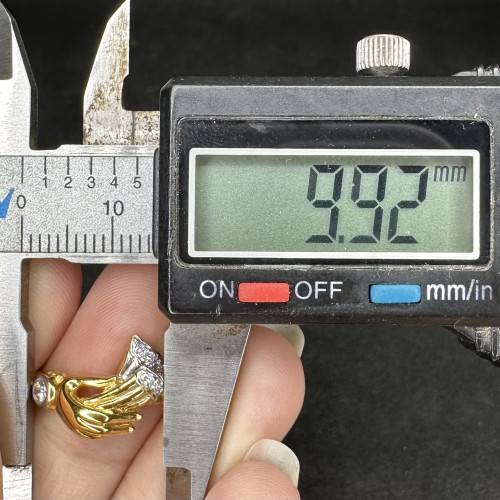 แหวน รูปมือ ฝังเพชร 8 เม็ด 0.13 กะรัต ทอง18K งานสวยมาก นน. 2.58 g 5