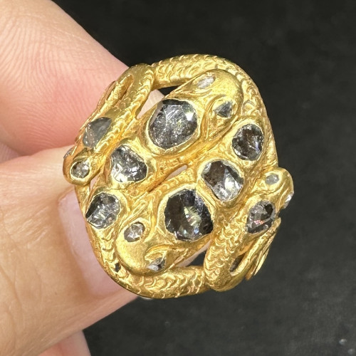 แหวน งู 4 หัว ฝังเพชรซีก ทอง90 งานเก่า หลุดจำนำ สวยมาก นน. 8.86 g