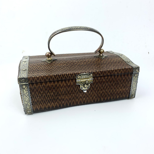 กระเป๋า ย่านลิเภา เงินถมทอง แกะลายไทย นน. 215.85 g