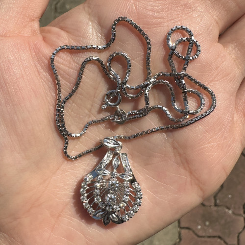 สร้อยคอ อิตาลี375 ทอง9K + จี้ เพชร 2/0.16 ct ฝังเพชร 38/0.30 ct งานปาหะ นน. 8.49 g 2