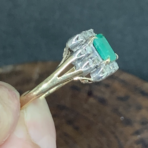 แหวน มรกต เจียร ฝังเพชรกุหลาบ 16 เม็ด 0.16 กะรัต ทองK 2 สี นน. 3.58 g 2