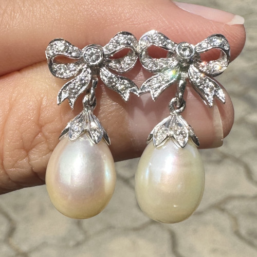 ต่างหู มุก หยดน้ำ สีครีม 9 มิล ตุ้งติ้ง ฝังเพชร 46 เม็ด 0.50 กะรัต ทอง18K นน. 7.53 g